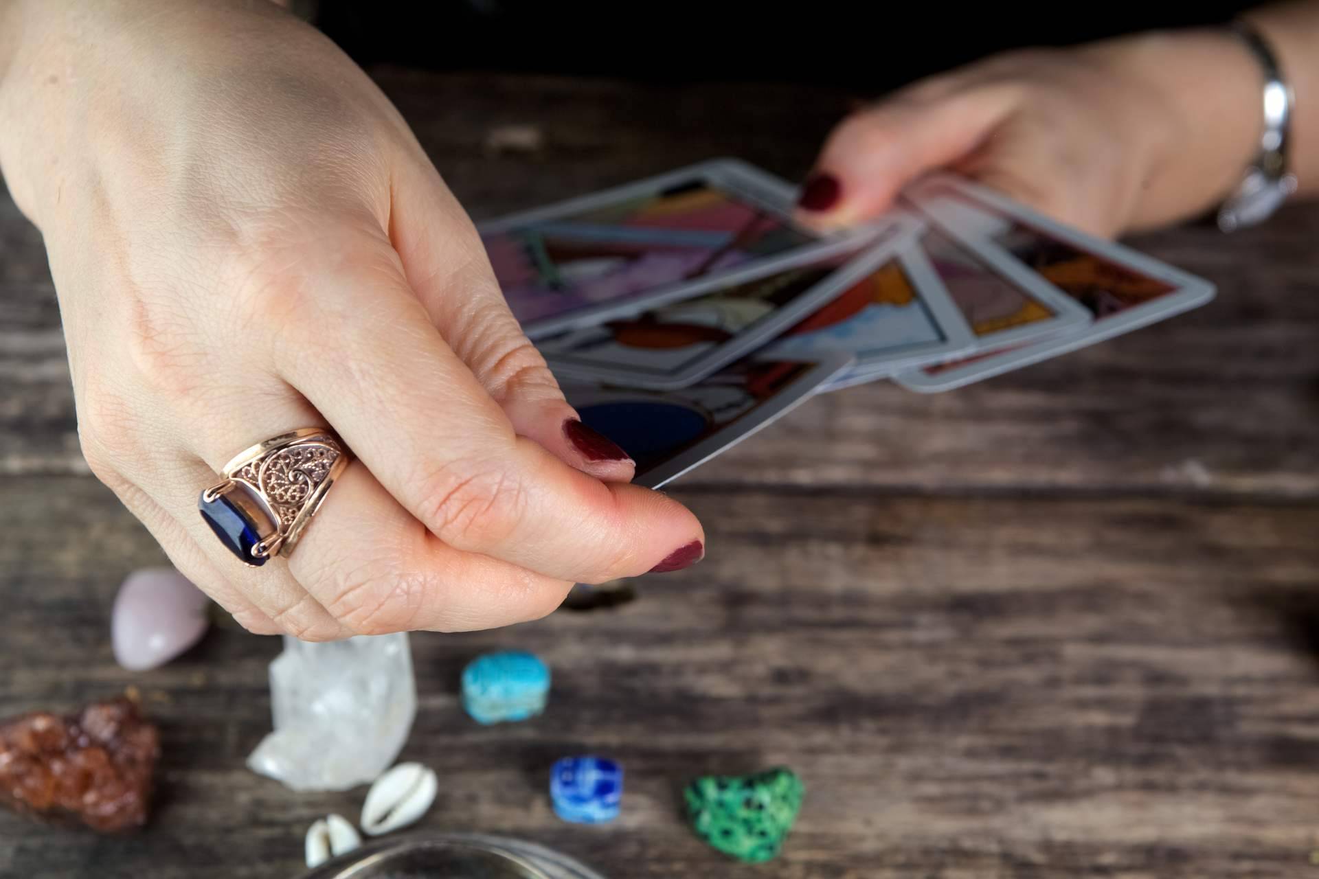 ¿Por qué es tan exitoso el tarot fiable de la vidente española Tarot Visa?