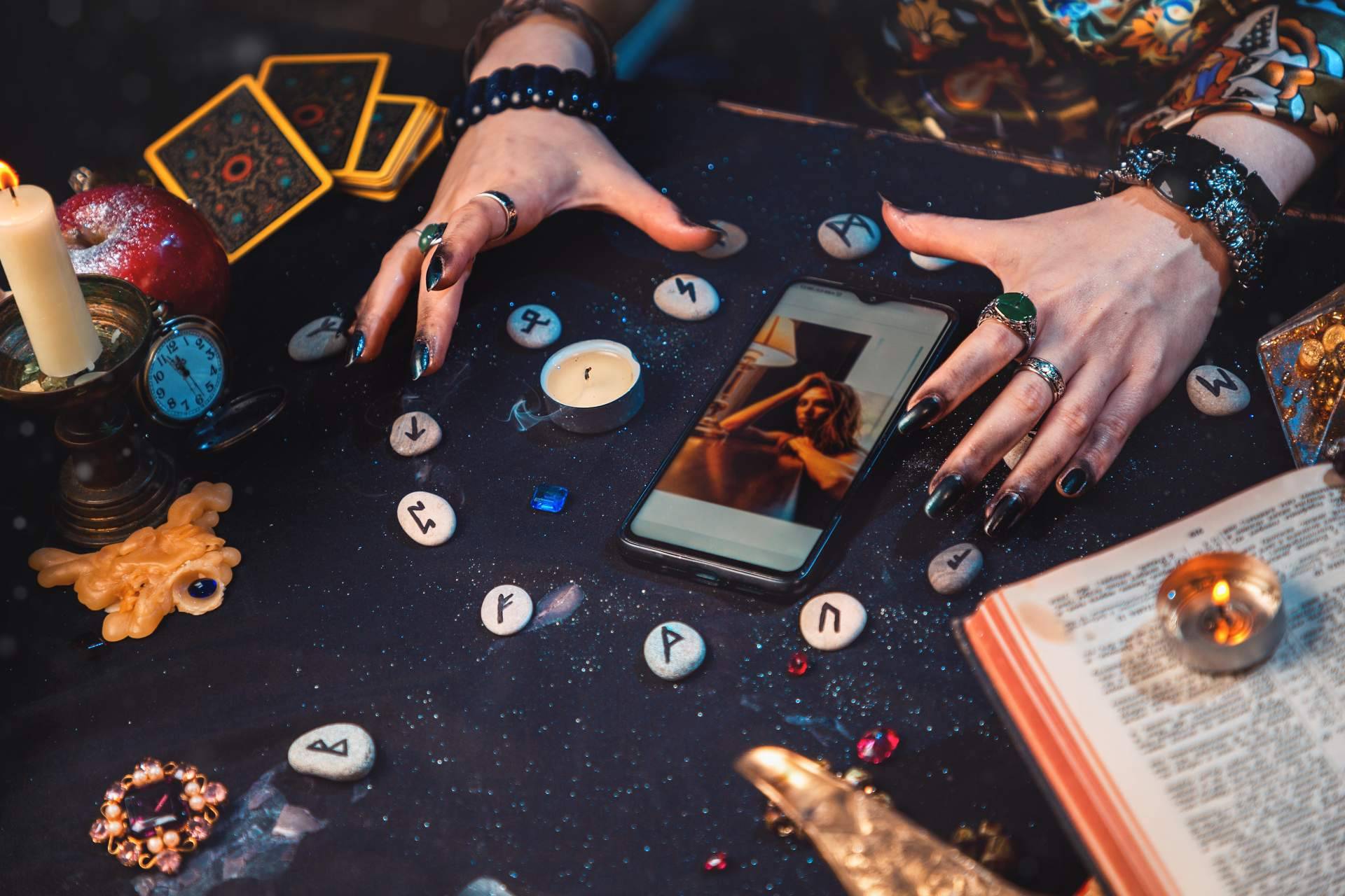 Servicio de videncia y aciertos sobre el futuro de la mano del Tarot de Luz María