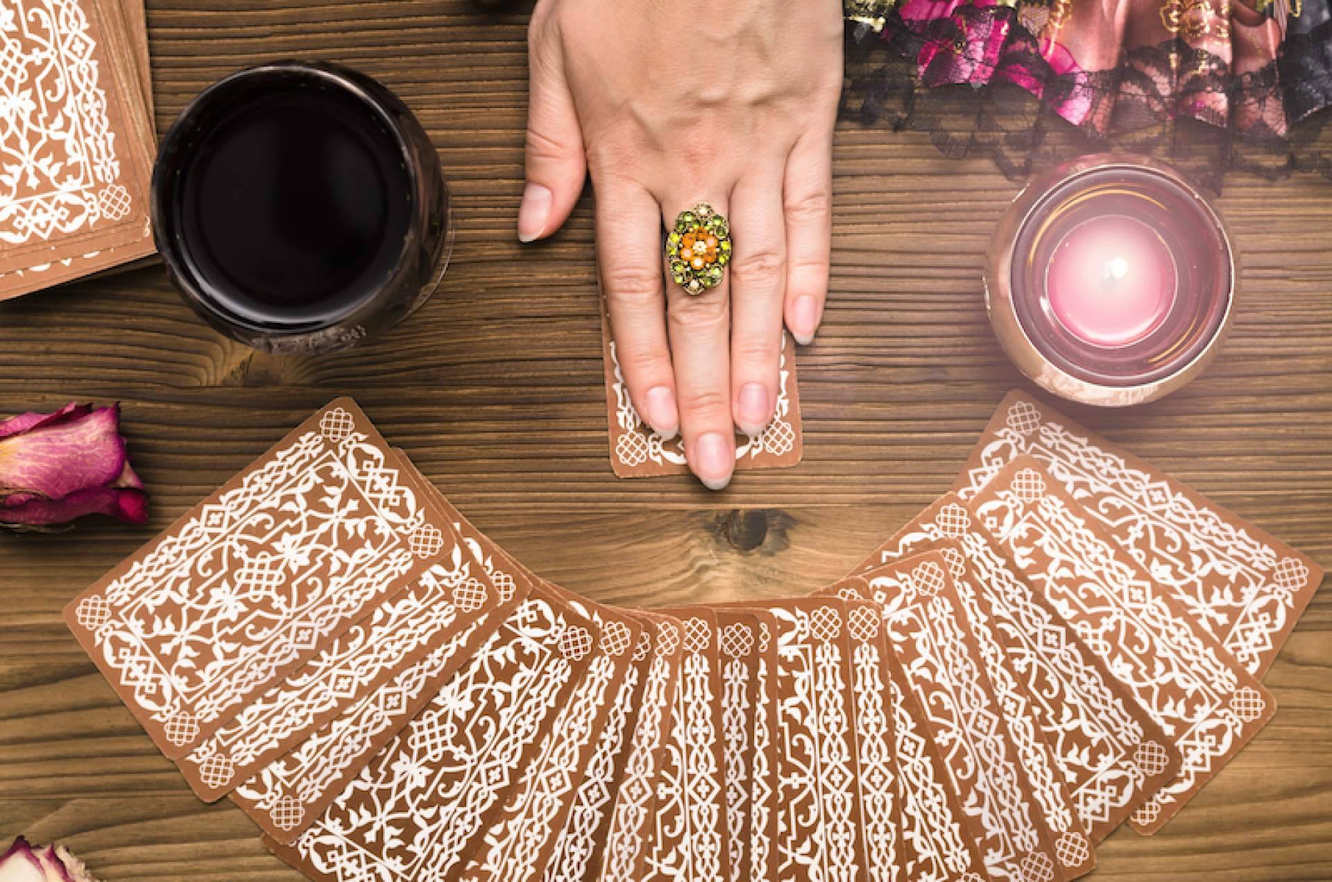 Sentidos Psíquicos sobre qué es el tarot y para qué se utiliza
