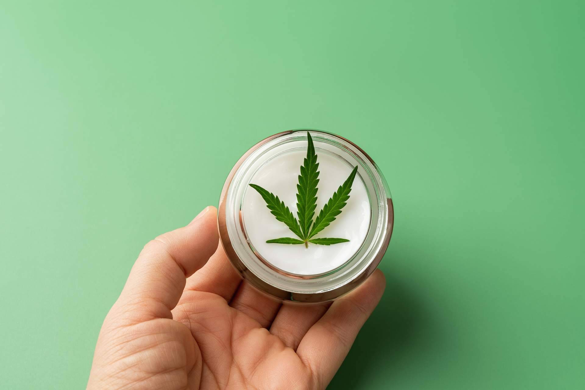 CBD Torrejón dispone de Arthoren, una crema de CBD efectiva para psoriasis, dermatitis y para calmar dolores agudos