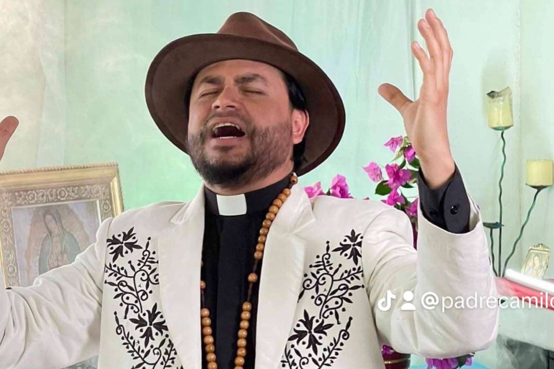 Camilo Cardozo, el sacerdote influencer que viaja por el mundo para fomentar el desarrollo espiritual