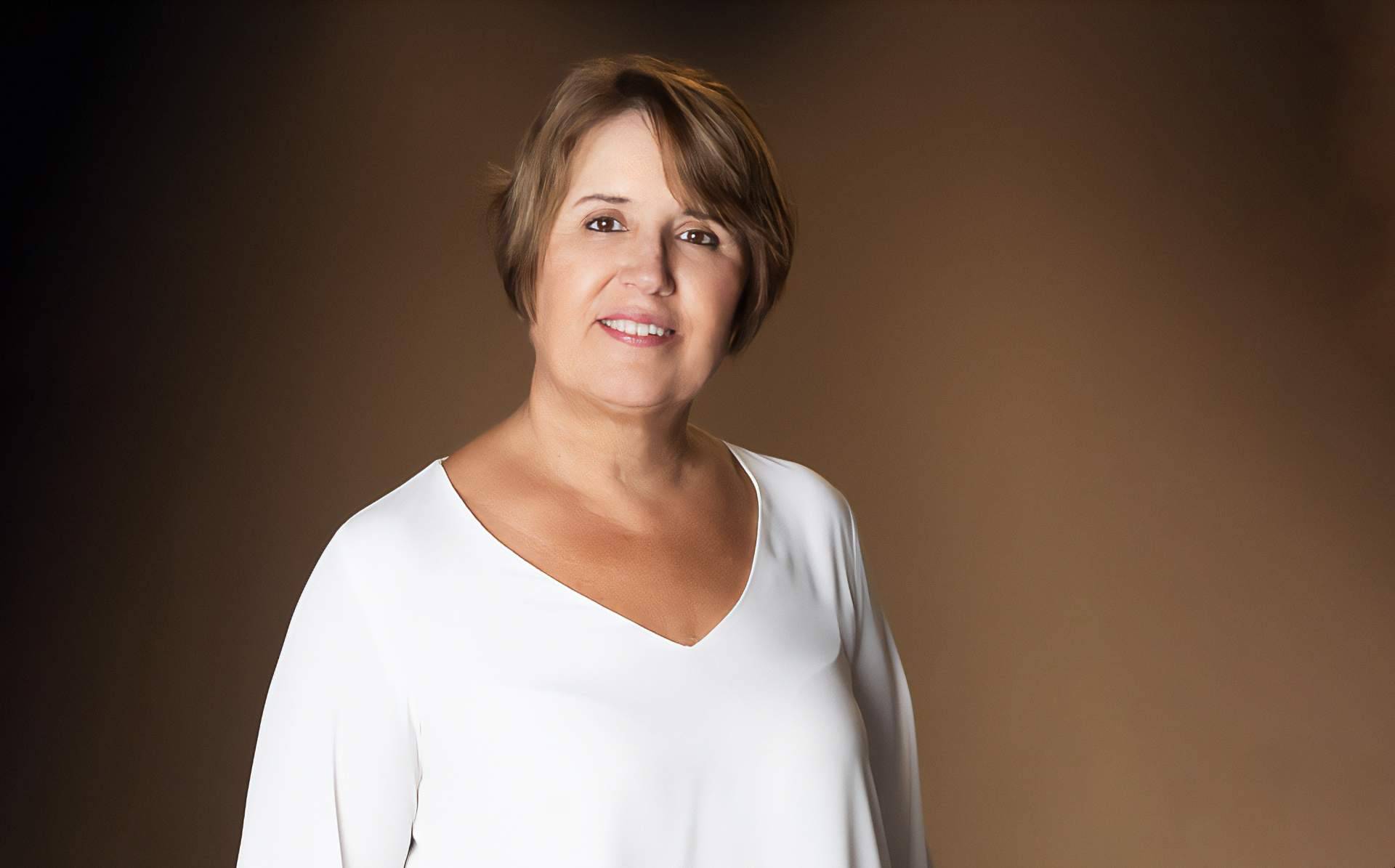 Descubriendo el tesoro interior; Antonia Fernández Barba presenta su nueva obra ´Mírate. Eres un tesoro de valor incalculable´.