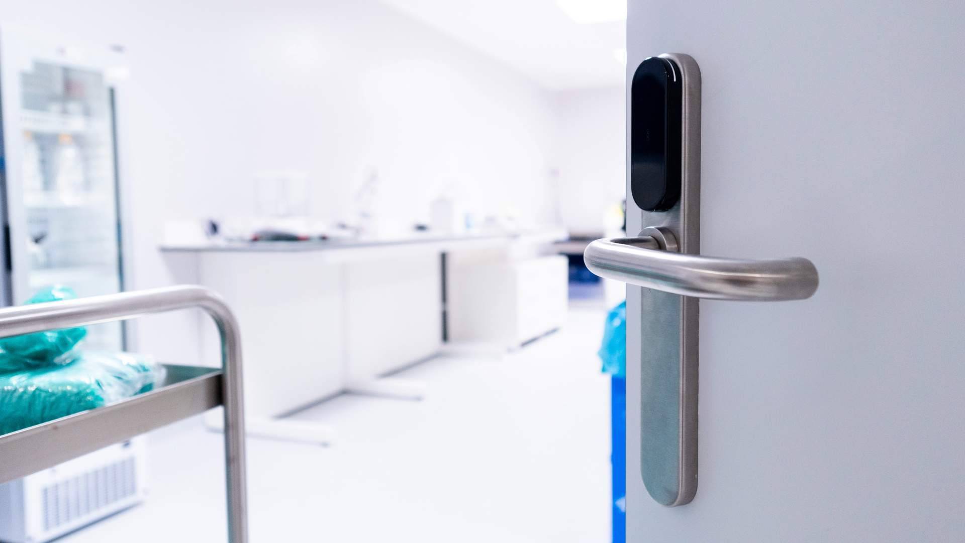 El Hospital 12 de Octubre elimina las llaves gracias a la digitalización de sus accesos con SMARTair®